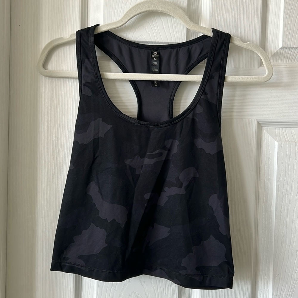 90 Degree cropped black camo workout top size medium!